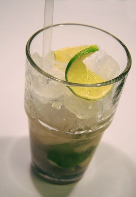 caipirinha_glas_fertig_01_hg_lebenslang.jpg