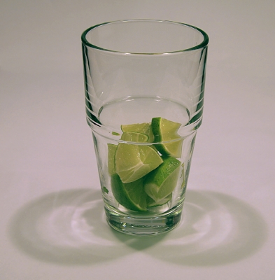 caipirinha_glas_limetten_02_hg_lebenslang.jpg